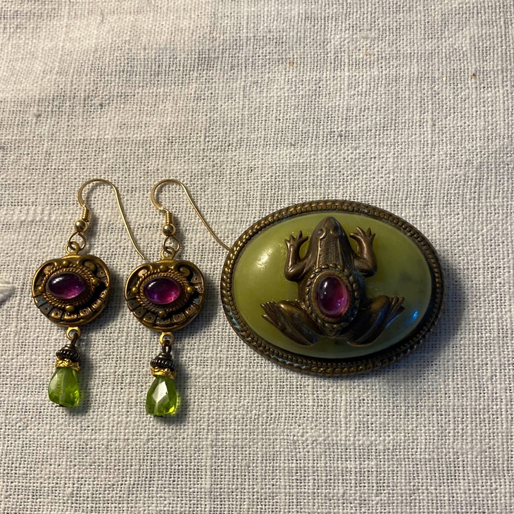 Pin and earrings by designer Patrice with frog detail on  pin